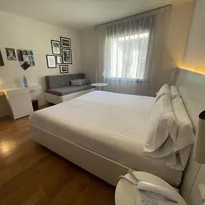 4* Hotell Pol & Grace